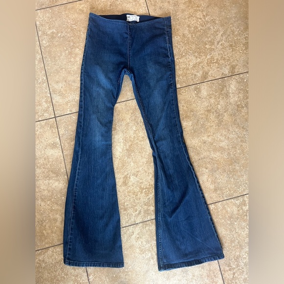 Free People Pull On Penny Flare Size 27 Dark Denim - Picture 2 of 9